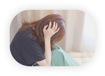 悩む女性